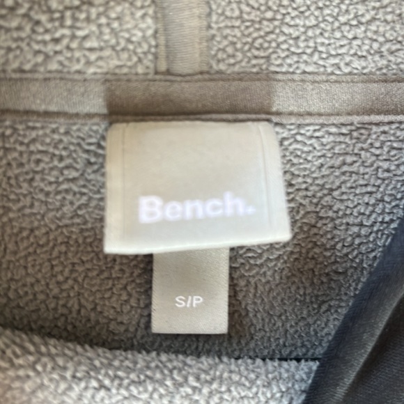 Small black bench hoodie - Picture 3 of 3